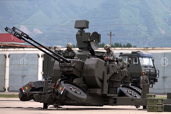Китай наращивает военную мощь: бюджет армии увеличен на 10%