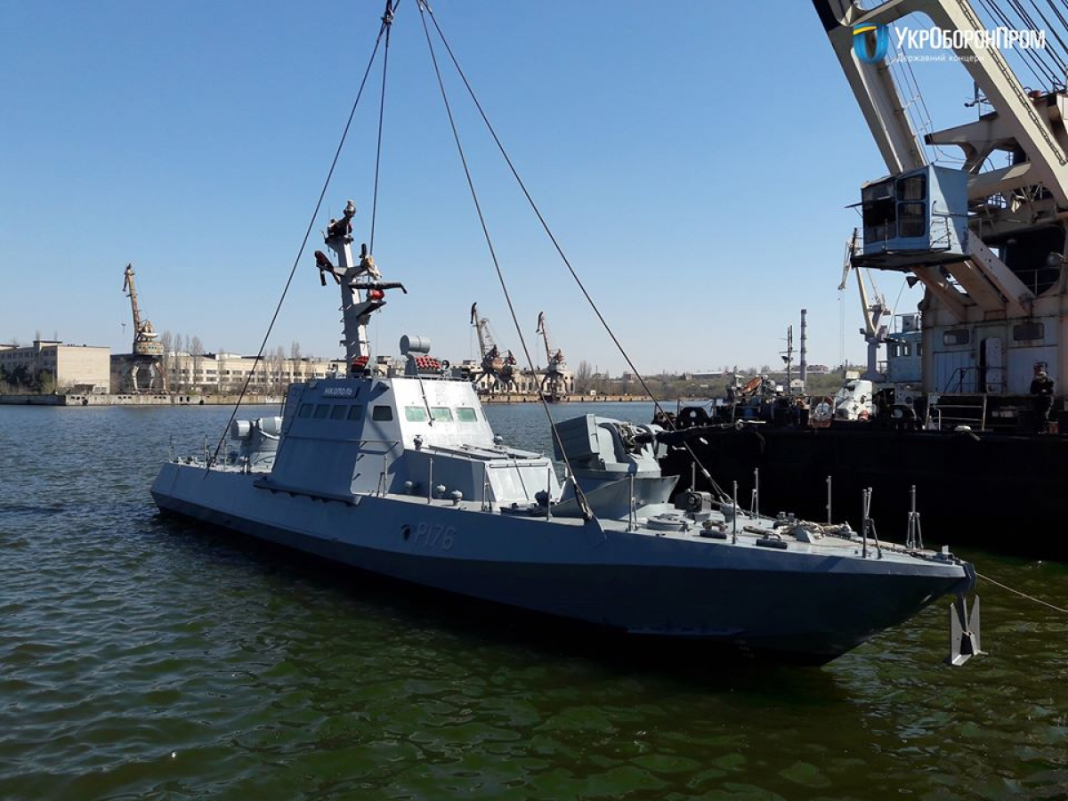 Атакованный Россией в Керченском проливе катер ВМС Украины "Никополь" снова в строю и спущен на воду 