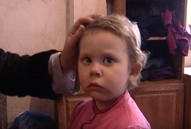 Избила и бросила 3-летнего ребенка в одних трусиках на водохранилище: в Харькове разыскивают горе-мамашу (кадры)