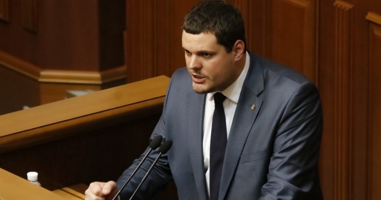 Молдова - парламентская республика, в ближайшие 2 года Додон не сможет получить всю полноту власти в стране - Ильенко