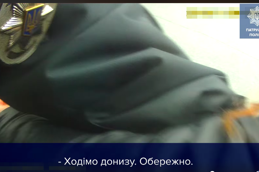 Спасение полицейскими 14-летней девочки в Славянске попало на видео - счет шел на секунды