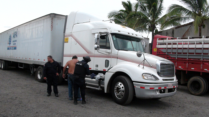 Во Франции арестован украинский грузовик с водителем: французская таможня была потрясена секретным грузом