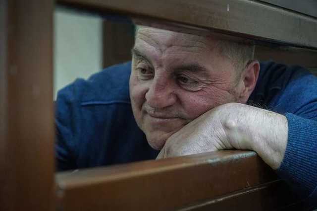 "Он хочет объявить голодовку, но не переживет ее", - адвокат об отчаянных мерах Бекирова