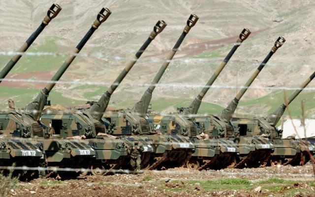 Российская артиллерия ведет массированный обстрел украинских позиций под Волновахой, - Бутусов