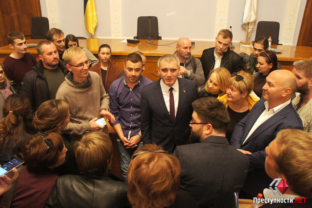 Громкий скандал в Николаеве: горсовет объявил импичмент мэру Сенкевичу, стали известны резонансные подробности – кадры