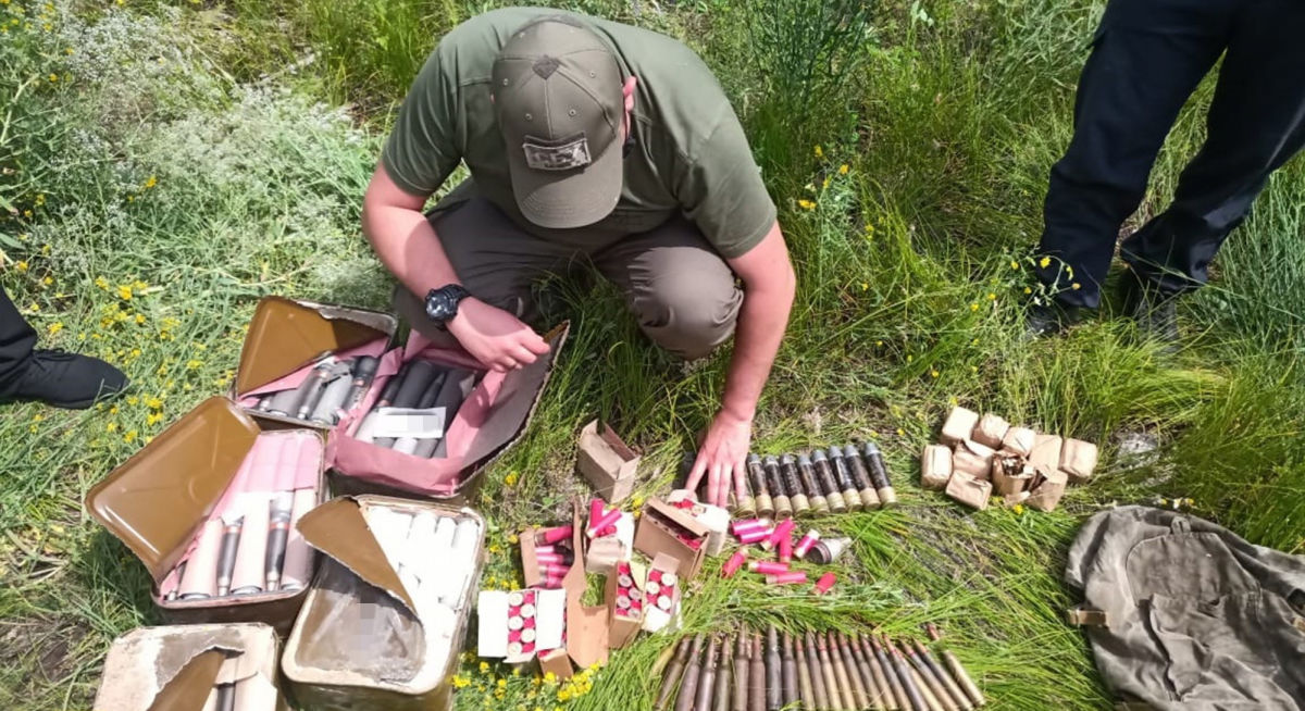 СБУ обнаружила схрон боеприпасов, оставленный "Всевеликим войском Донским" на Луганщине