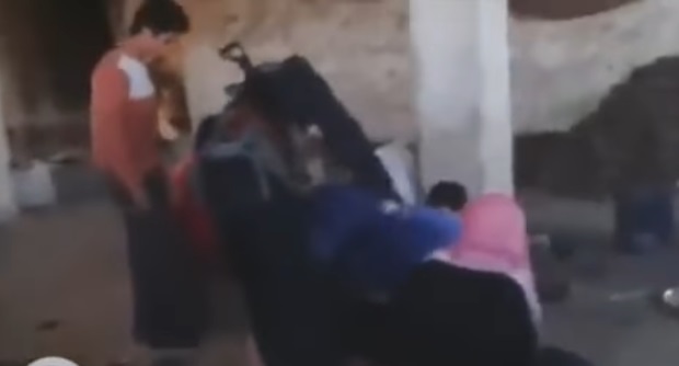 "Убивайте, братья!" Появилось видео, как россияне в сирийском Алеппо убивают стариков и женщин, добивая выживших