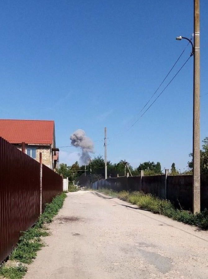 В Крыму сообщили о "бавовне" вблизи военного аэродрома – появилось фото