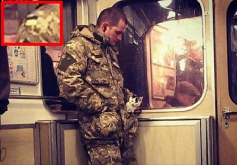 Российская пропаганда феерично облажалась, ворье, оно и есть ворье: в соцсети показали знаковый кадр с бойцом ВСУ, "захватившим" вместе с котом московское метро
