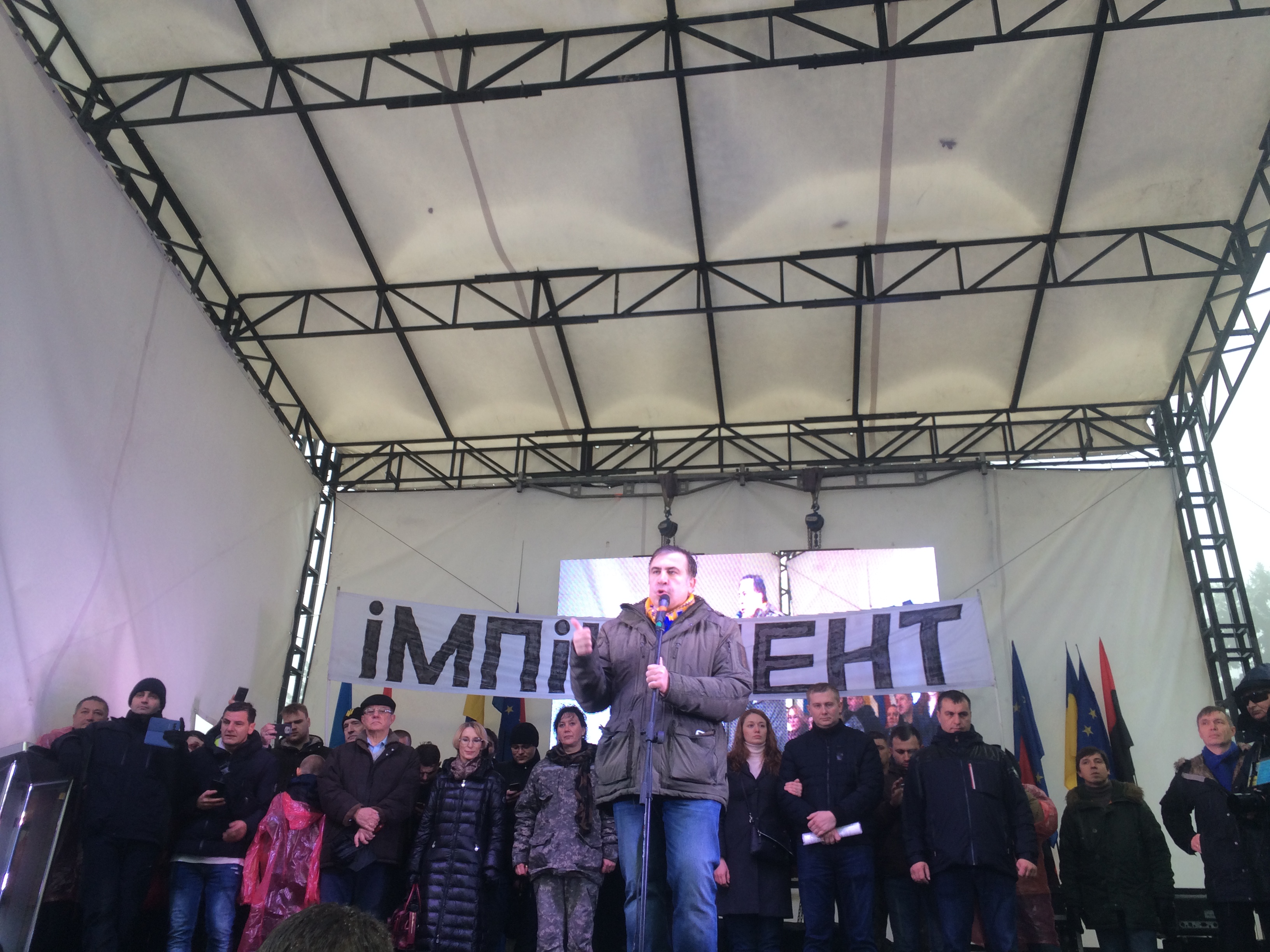 Саакашвили поменяет формат протеста: политик объявил, что под Радой разобьют лагерь по обучению "демократической борьбе", - кадры