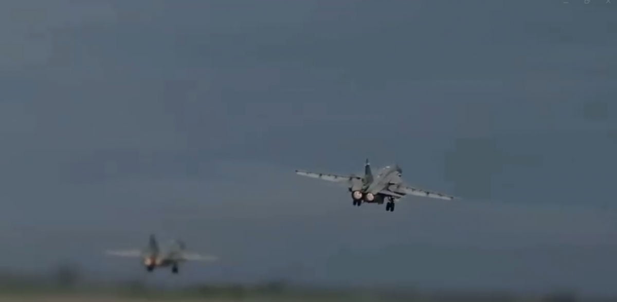 Полет украинских Су-27 и запуск ракет по оккупантам показали на видео из кабины пилота