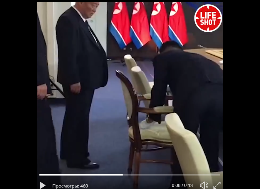 Ким Чен Ын боится отравления в России: видео странного поступка охраны перед встречей с Путиным взорвало Сеть