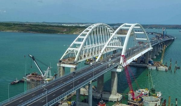 Медовар указал на серьезный промах проектировщиков Крымского моста: сооружение оккупантов может рухнуть в любой момент
