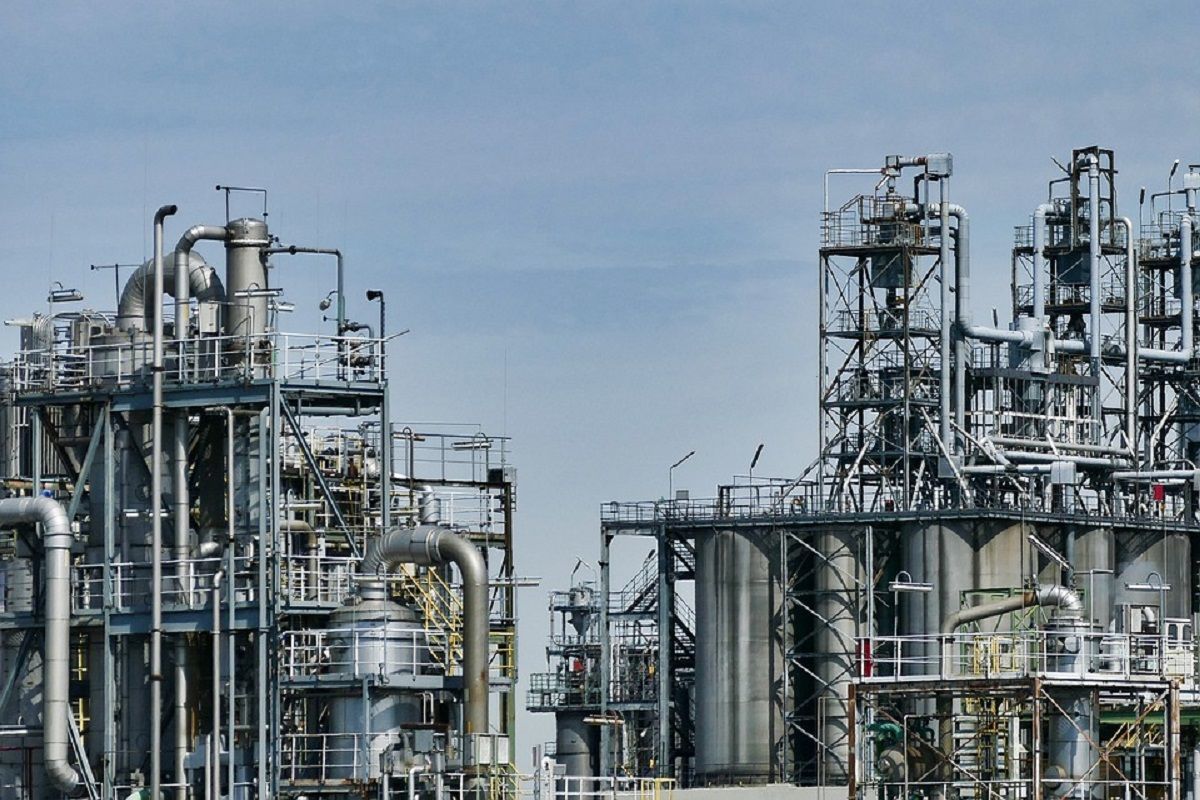 Индия массово скупает дешевую российскую нефть, "забыв" о сырье из ОАЭ