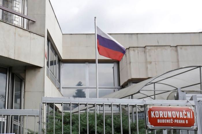 Взрывы в Чехии: среди подозреваемых, помимо Петрова и Боширова, оказался сотрудник посольства РФ