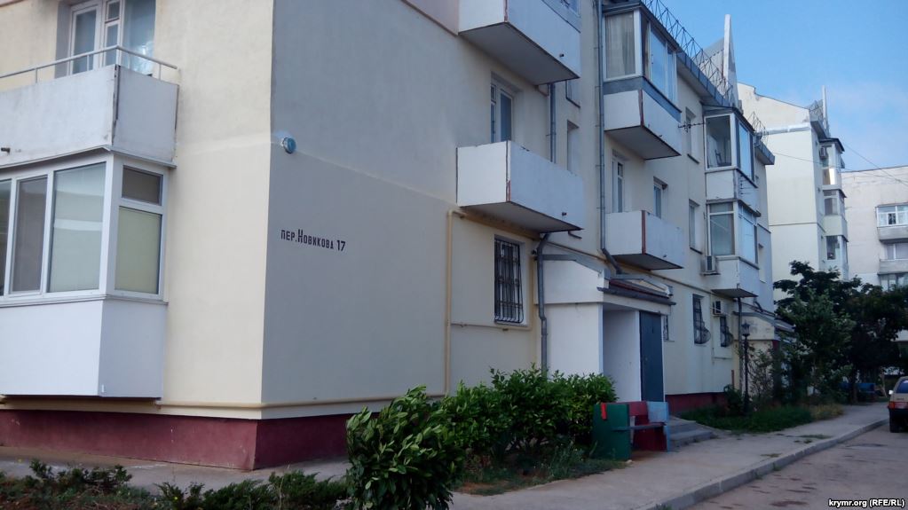 Российские силовики устроили поквартирный обход семей украинских военных в Севастополе