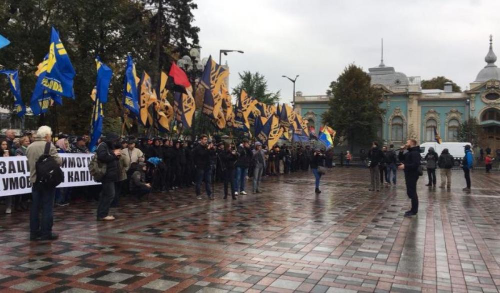 "Сейчас депутаты как зайчики начали голосовать", - политолог назвал плюсы и минусы митинга под Радой