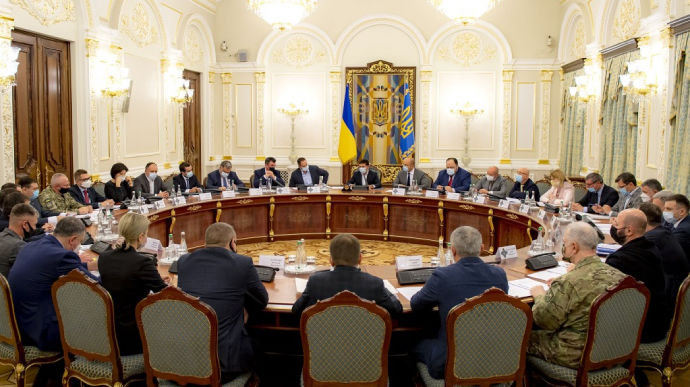 Украинцы отреагировали на новые санкции СНБО против 10 украинских силовиков: "Битва закончилась, не начавшись"