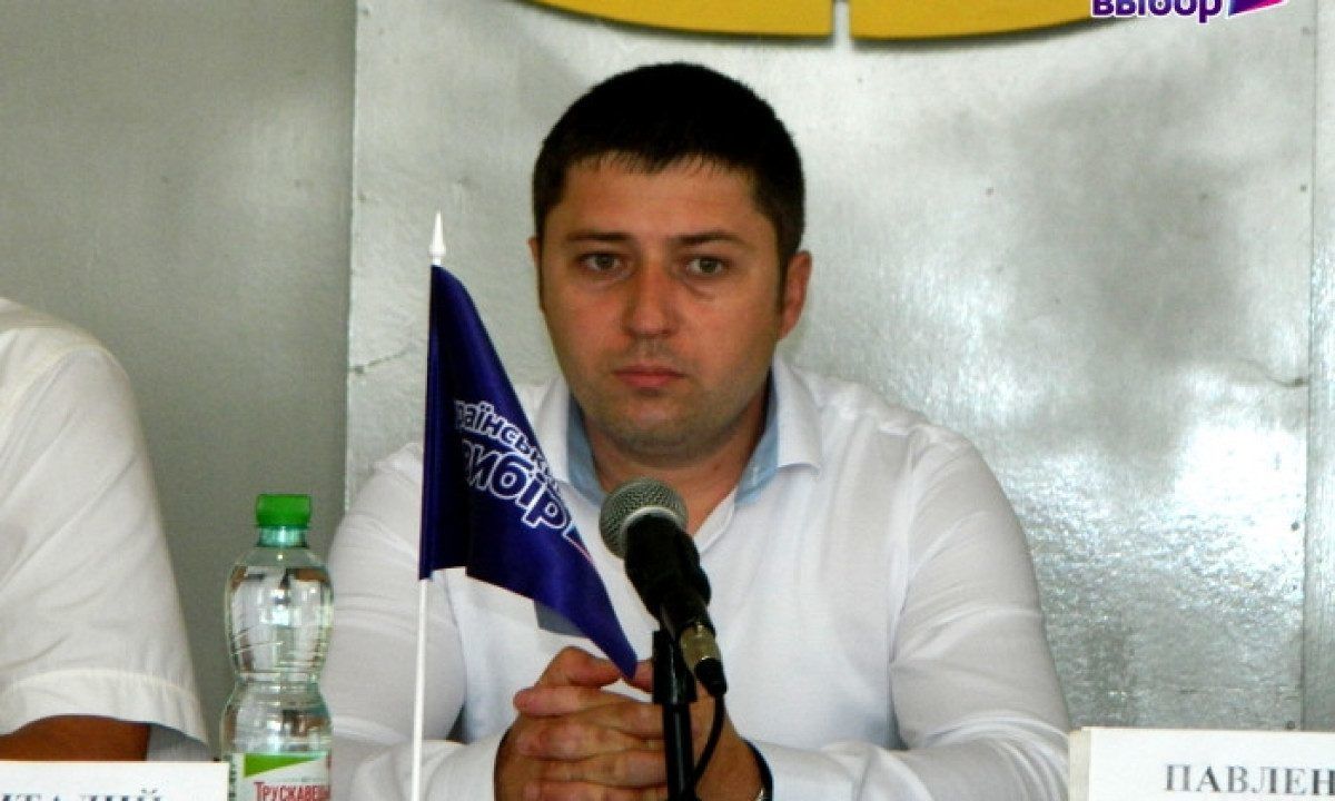 Депутат із "ОПЗЖ" Градинар привітав із Новим роком біля портрета Путіна 