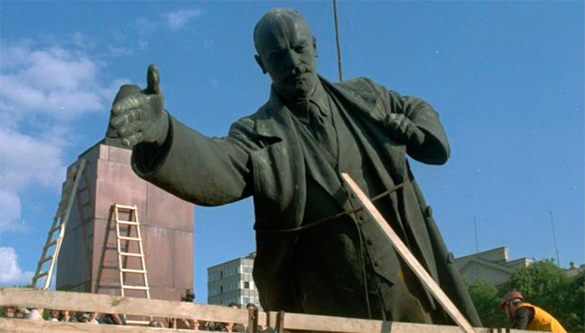 Харьковскому Ленину сделают новую голову: Городские власти намерены восстановить снесенный памятник 