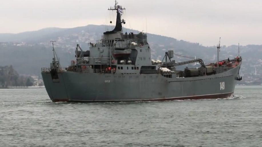 ​Россия отправила в Сирию корабль “Орск”, загруженный доверху тяжелым вооружением, - кадры