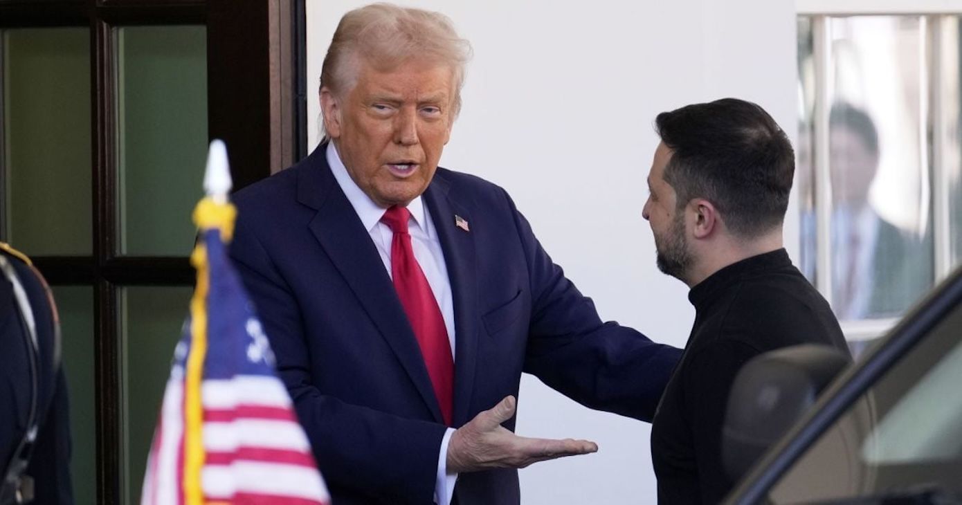Дональд Трамп лично ответил, просил ли Зеленского бить по Москве и Санкт-Петербургу