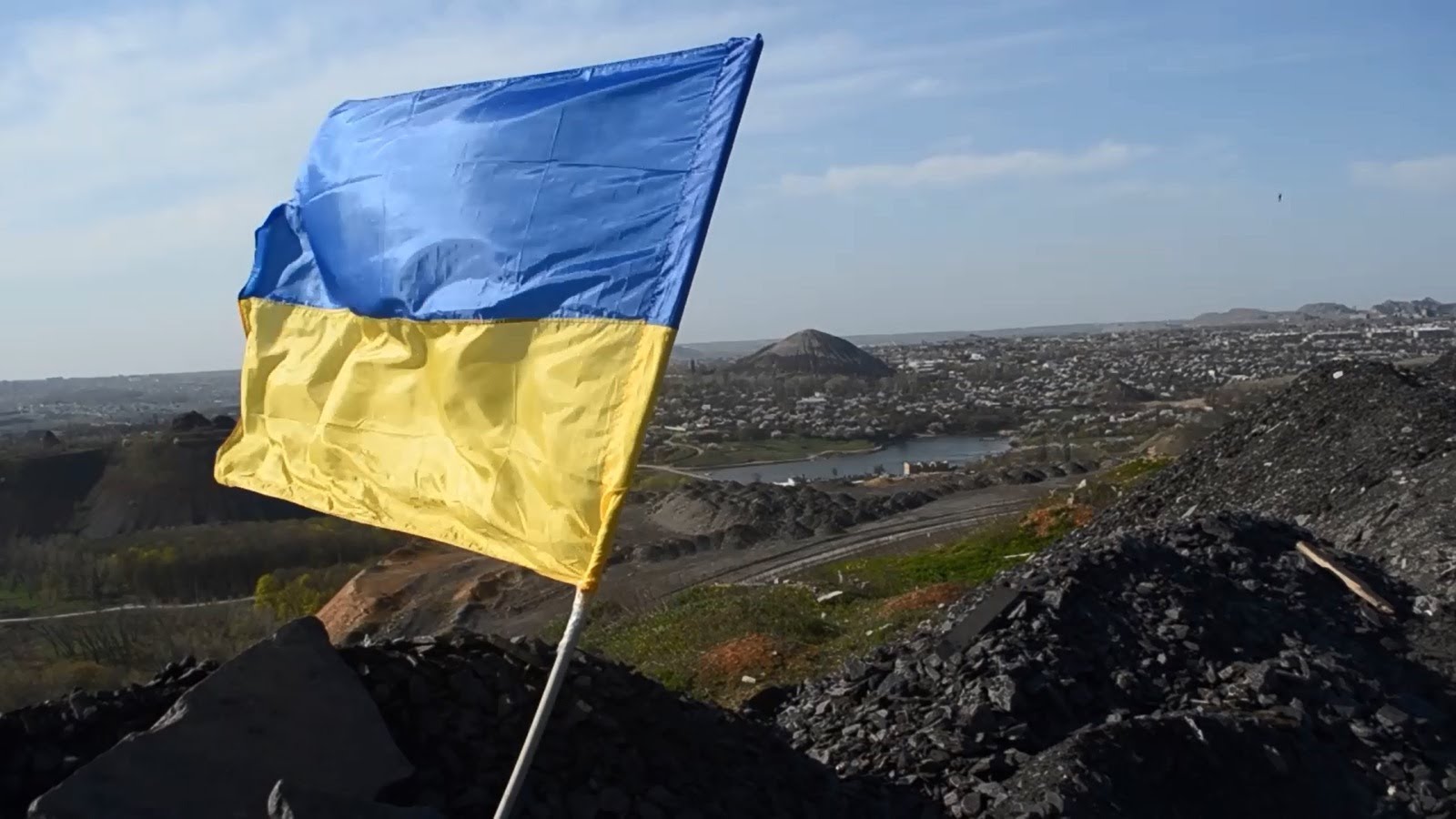 Флаг Украины возник прямо под носом у боевиков: террористы потеряли дар речи - видео