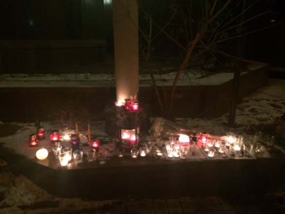  Киевляне у посольства Франции почтили память погибших в редакции Charlie Hebdo
