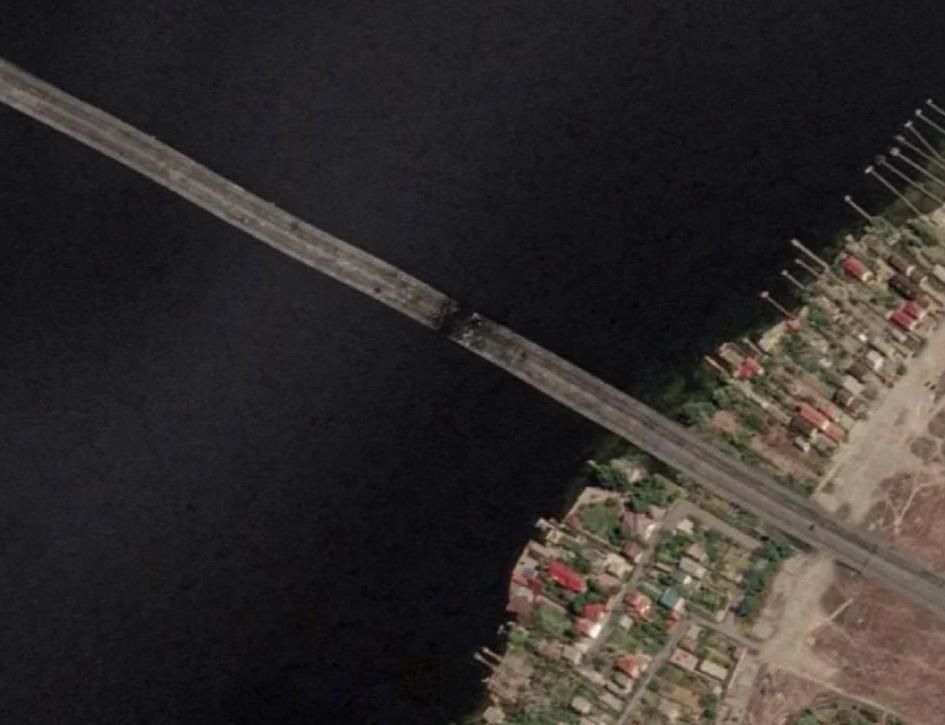 "Не сильно поможет", - в Сети показали, как россияне форсируют Днепр после удара по Антоновского мосту в Херсоне