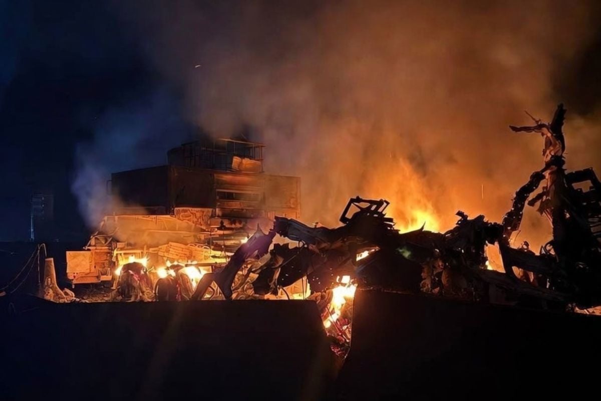 ​Ударили и добили: в РФ слили кадры, что дроны ВСУ сделали со складом и техникой ВС РФ у Мариуполя