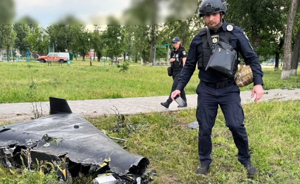 В Харькове беспилотник упал рядом со спортплощадкой и не взорвался: в Сети появились снимки