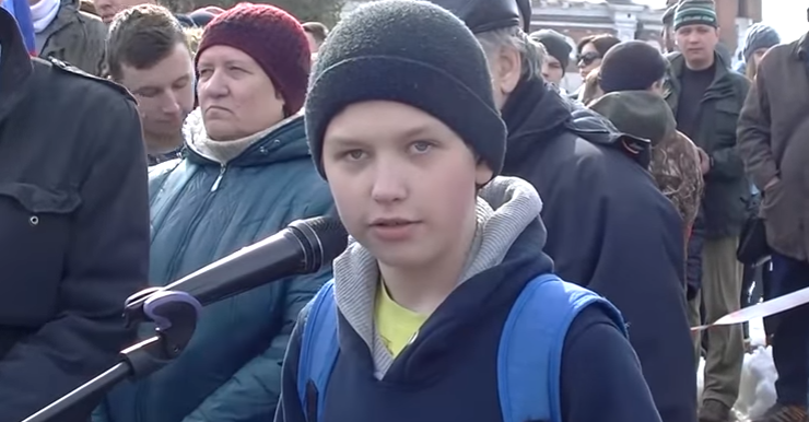 Школьник из Томска взорвал соцсети своим выступлением на антикоррупционном митинге: "Все равно, кто будет у власти – Путин или Навальный, главное поменять саму систему"