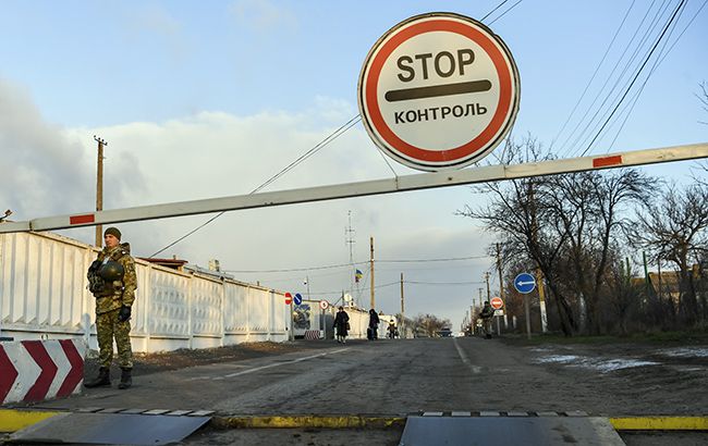 Долги на фронте: КПВВ на Донбассе могут остаться без электроэнергии 