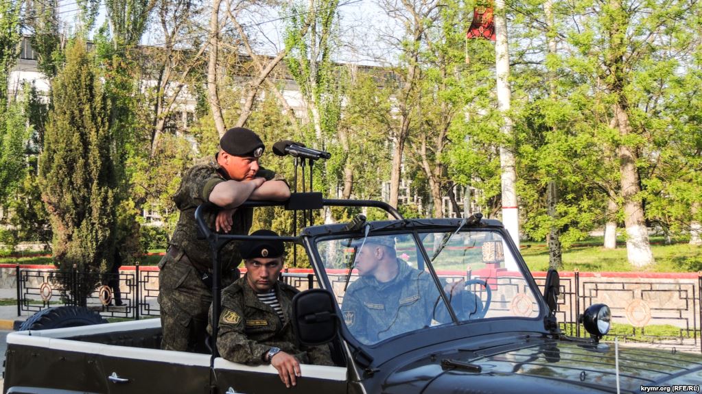 Переметнувшийся на сторону РФ предатель Украины засветился на празднике в Крыму: полковник Саенко командует парадом 9 мая