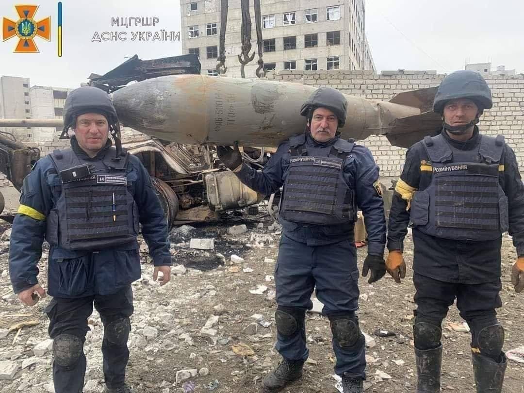 ​Армия Путина сбрасывает на жителей Харькова мощнейшие фугасные авиабомбы