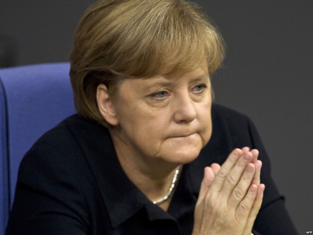 "Очень трудная тема", - Меркель назвала войну в Донбассе болезненным для нее вопросом. Кадры