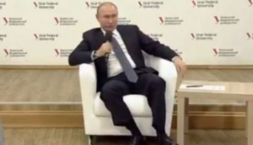 Новое видео с Путиным взорвало соцсети: "странные ноги" президента поразили - кадры