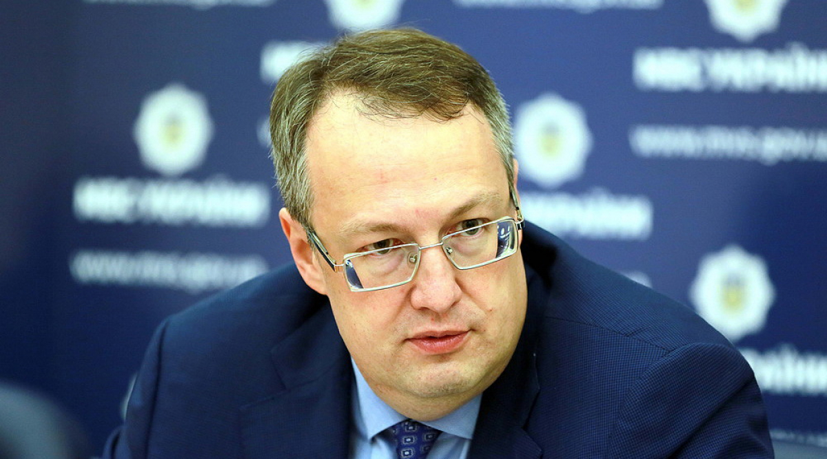 Геращенко подтвердил захват полицейского в заложники в Полтаве: "Начата операция "Гром""