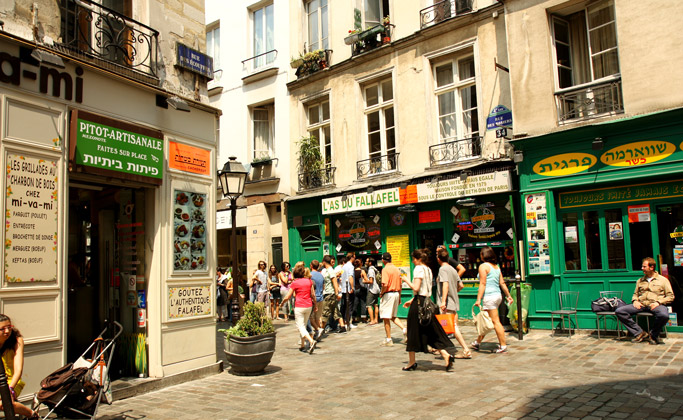 СМИ: В Париже экстренно закрываются все еврейские магазины и рестораны