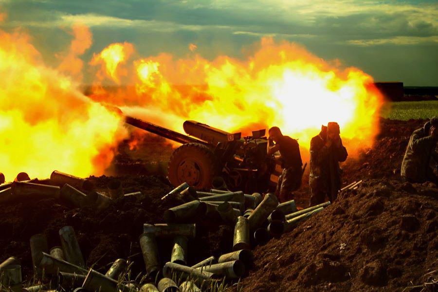 Оккупанты устроили "праздничные" артобстрелы в Донбассе: в штабе АТО рассказали все подробности