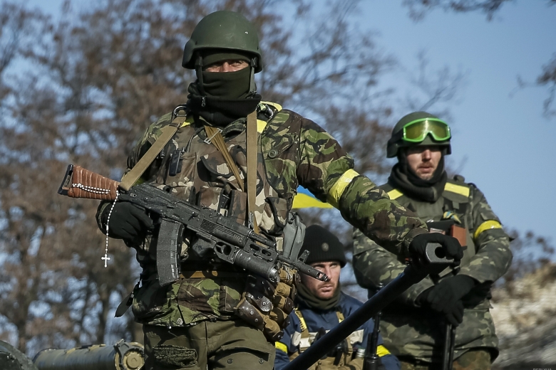 Президент Порошенко наложил вето на закон о праве военных разрывать контракты до окончания особого периода