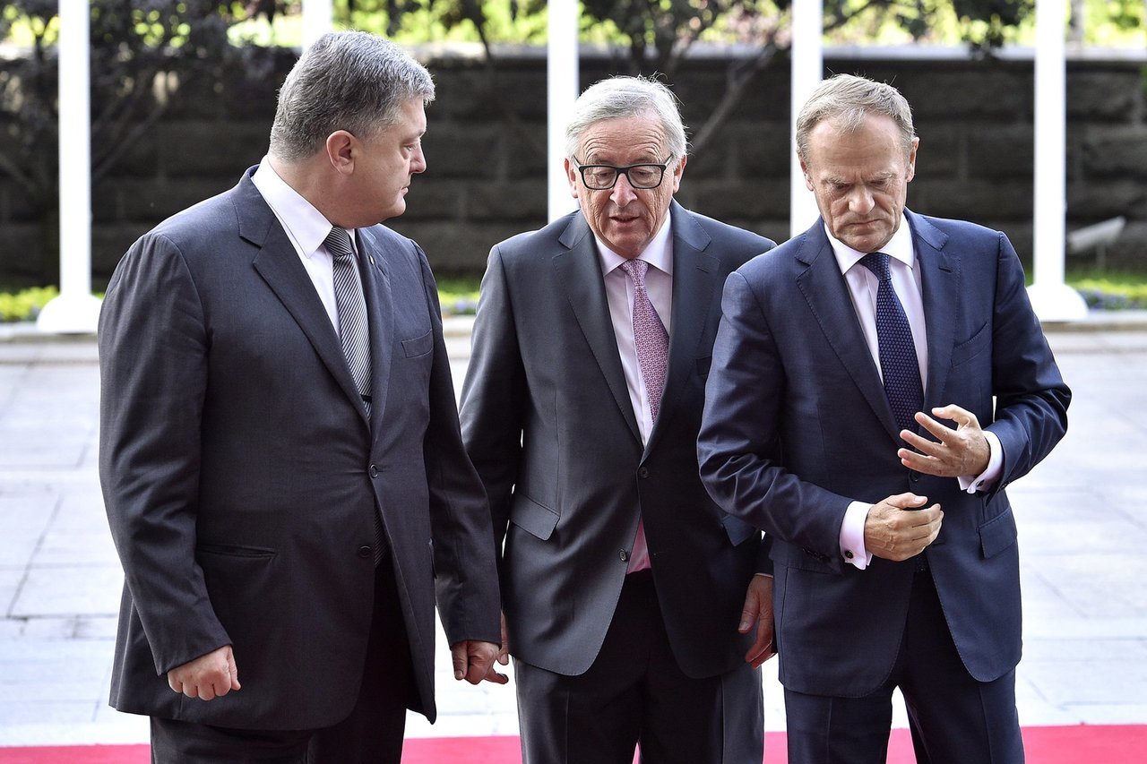 Порошенко пришел на помощь: главе Еврокомиссии стало плохо на саммите НАТО – кадры