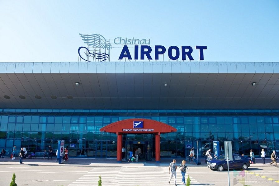 Из-за массированной атаки ВС РФ на Украину в аэропорту Кишинева произошел сбой: горело оборудование
