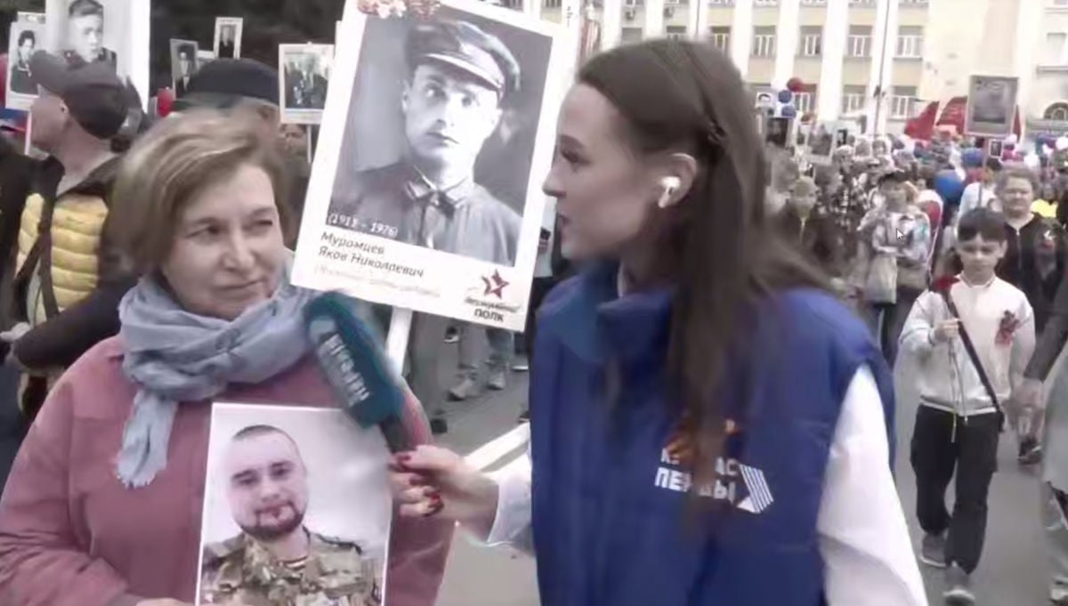 В РФ на "Бессмертном полке" журналистка поздравила мать без вести пропавшего оккупанта: "У Вас двойной праздник"
