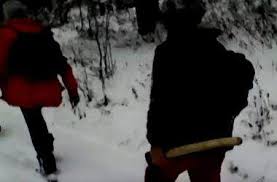 Рюкзаки - на плечо, а в руки - топоры: в России родители в ответ на бездействие властей вооружили своих детей не по-детски