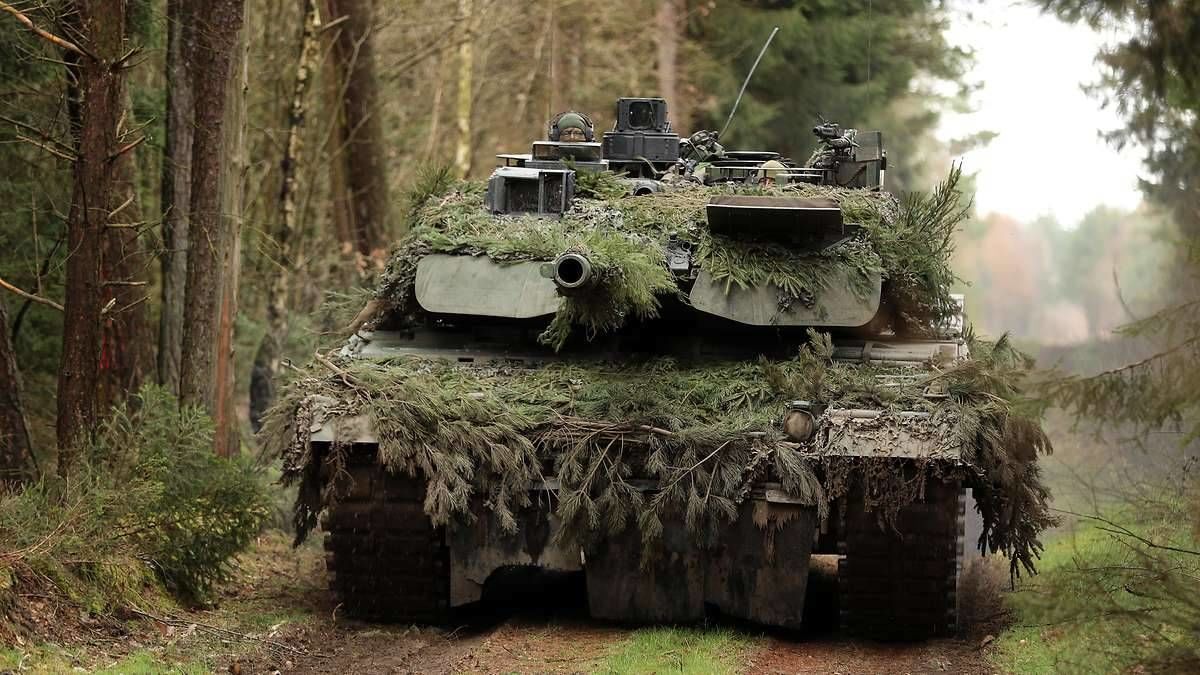​У страха глаза велики: в Минобороны Германии ответили Кремлю о немецком танковом экипаже в Украине