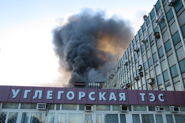 Как проходит битва за Углегорск: обстрелы, пожары жилых домов и танки в городе