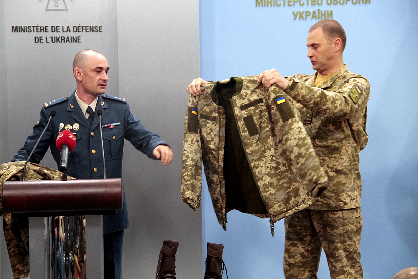 Ближе к НАТО: в Минобороны продемонстрировали новую зимнюю одежду украинских бойцов - кадры