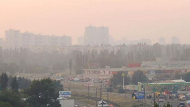 Завеса дыма в Киеве: горят леса под Броварами