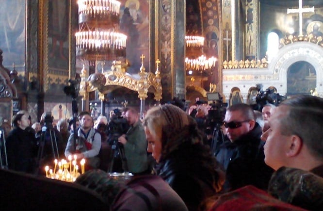 На отпевании Дениса Вороненкова в Киеве, друзья покойного рассказали о серьезном компромате на российскую элиту: первые фото и видео с церемонии прощания